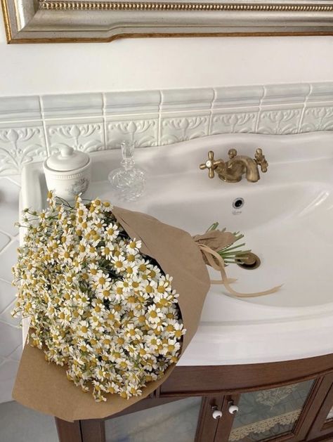 The Floral Edit: Summer Flower Inspo for your Home &&nbsp;Garden